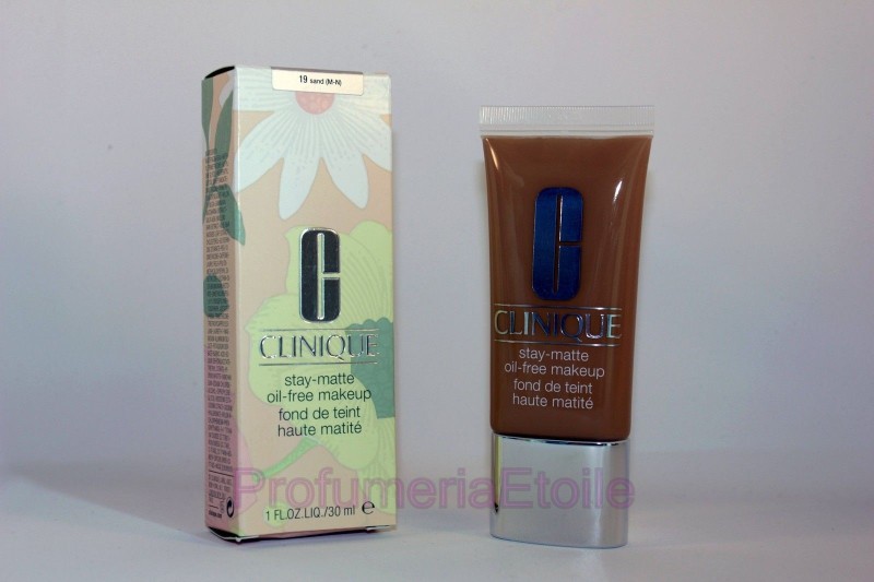 CLINIQUE STAY-MATTE OIL-FREE MAKEUP  N.19 SAND   30ML Fondotinta Opacizzante