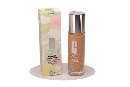Clinique Beyond Perfecting 2 In 1 Fondotinta E Correttore N.1 Linen 30Ml Clinique 029010/001 Make up
