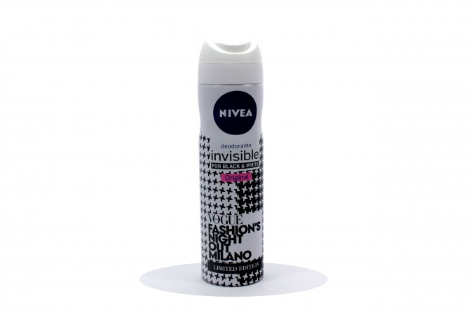 NIVEA DEODORANTE DONNA INVISIBLE BLACK & WHITE 150ML SPRAY Deo Deodorant Woman NIVEA 95217 Deodoranti