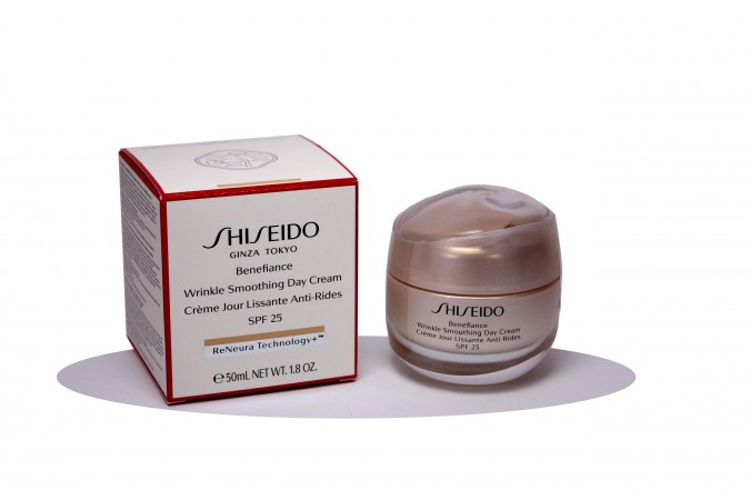 SHISEIDO WRINKLE SMOOTHING DAY CREAM SPF25 50ML Crema Viso Pelli Normali Secche Shiseido 830005 Antirughe