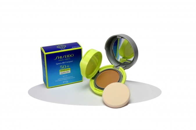 SHISEIDO SPORTS CREMA SOLARE COMPATTA BB CREAM COMPACT SPF50+ MEDIUM DARK Shiseido 830242/002 Protezioni solari